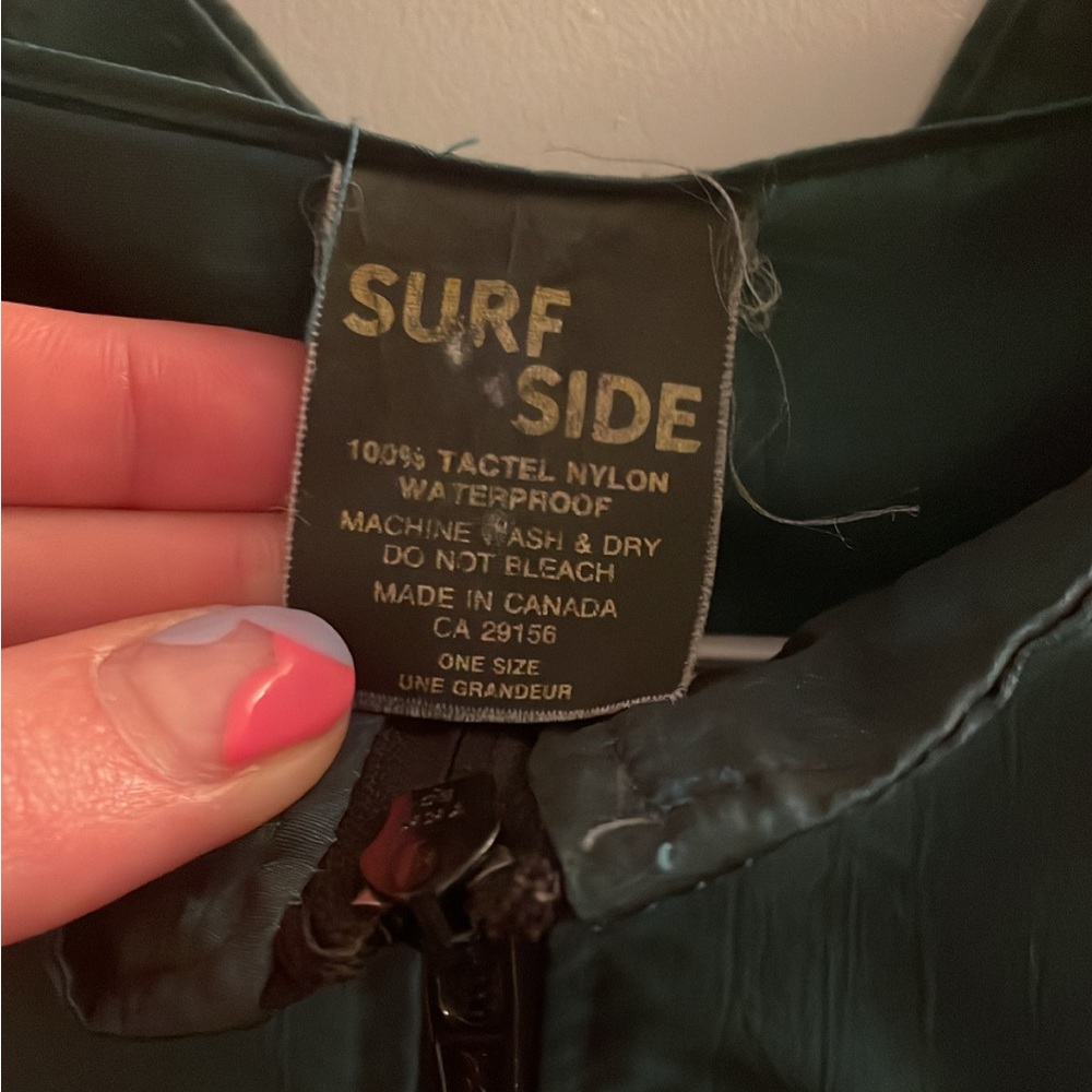 Vintage surf side windbreaker in one size fits all